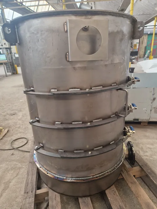 Cylindrical fabricated assembly with stacked formed sections